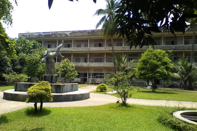 Private Half Day To Killing Field & S21 Genocidal Museum in Phnom Penh