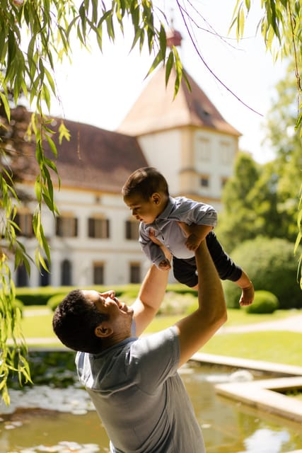 Private Photoshoot Walk at Eggenberg Palace in Graz