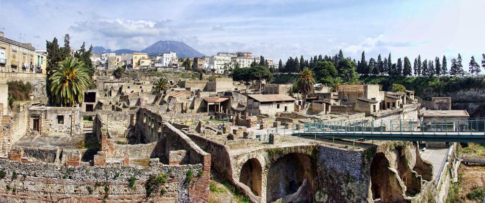 Private Transfer From Positano to Naples Stop Herculaneum