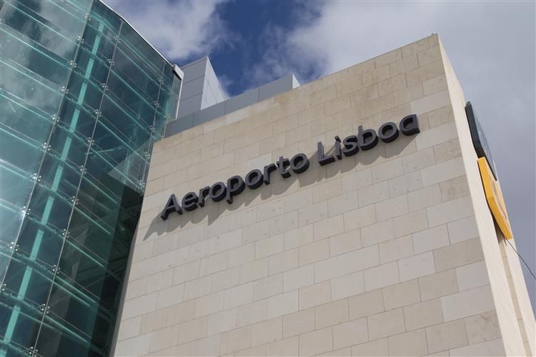 Private Transfer From/To Lisbon Airport - Pickup & Drop-off