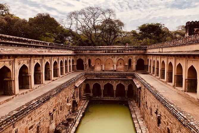 Private Walking Tour: South Delhi Heritage Including Qutub Minar and Mehrauli Archaeological Park