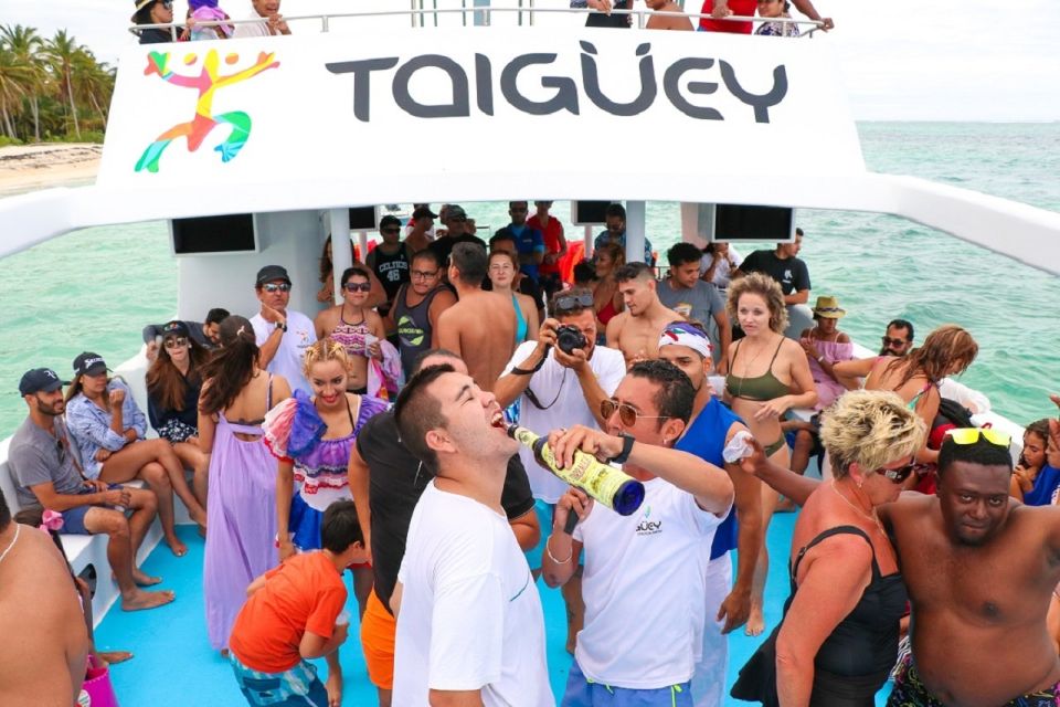 Punta Cana: Catamaran Tour With Taiguey Emotion Show