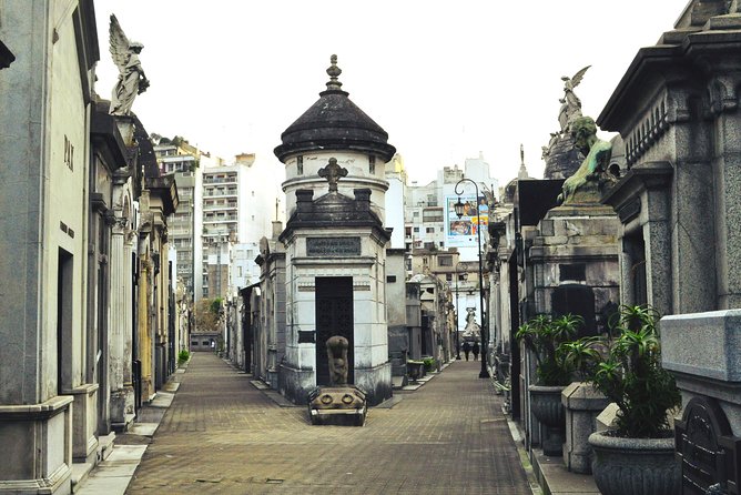 Recoleta Cemetery Tour in English