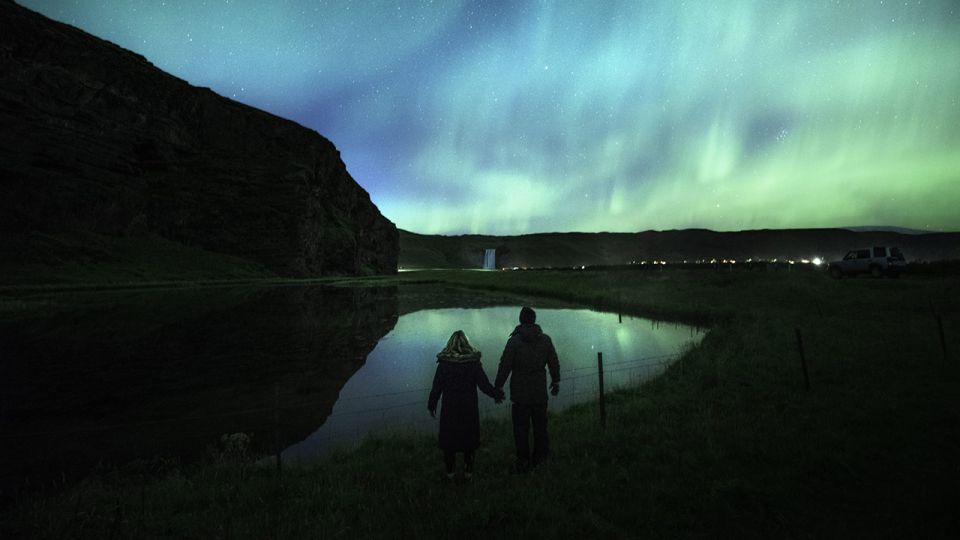 Reykjavik: Northern Lights Hunting and Professional Photos