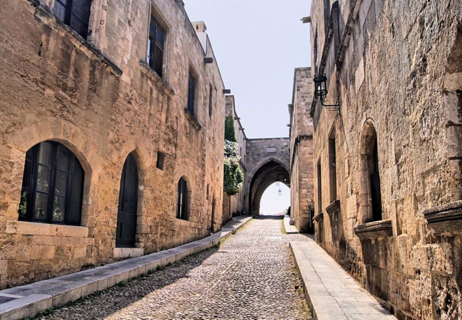 Rhodes: Guided Walk and Wine Tasting Tour in Medieval Town