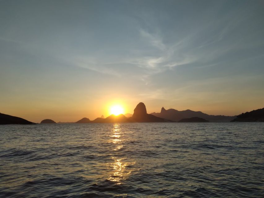 Rio De Janeiro: Speedboat Sunset Tour With Beer - Overview of the Tour