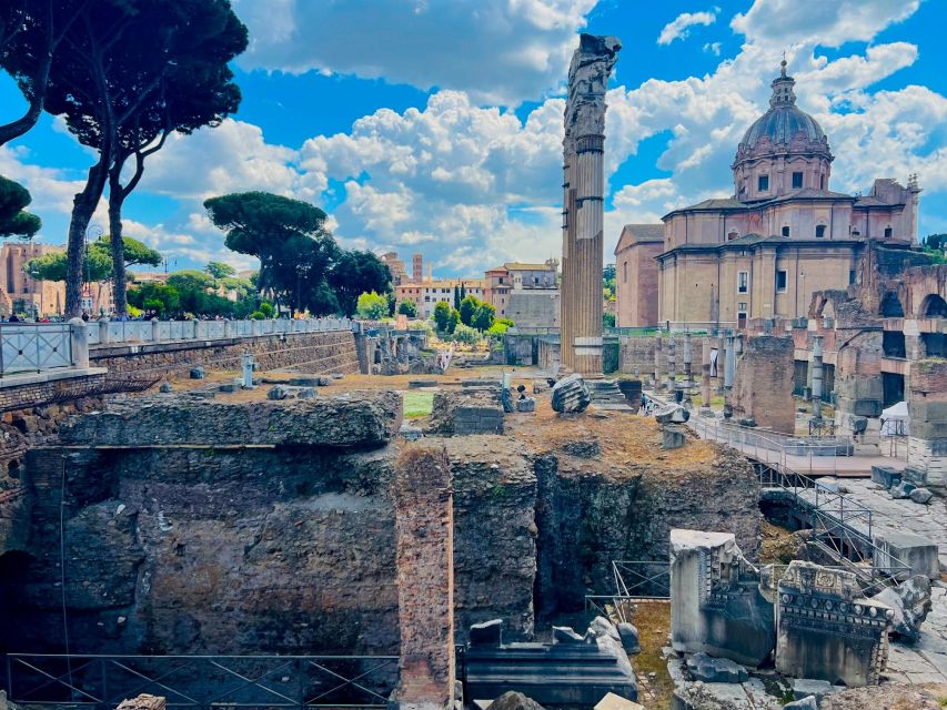 Rome: Colosseum, Roman Forum & Trajan Market Exterior Tour