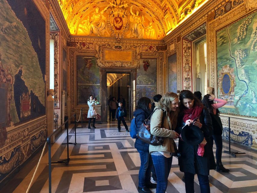 Rome: Early-Morning Small-Group Vatican Museums Tour