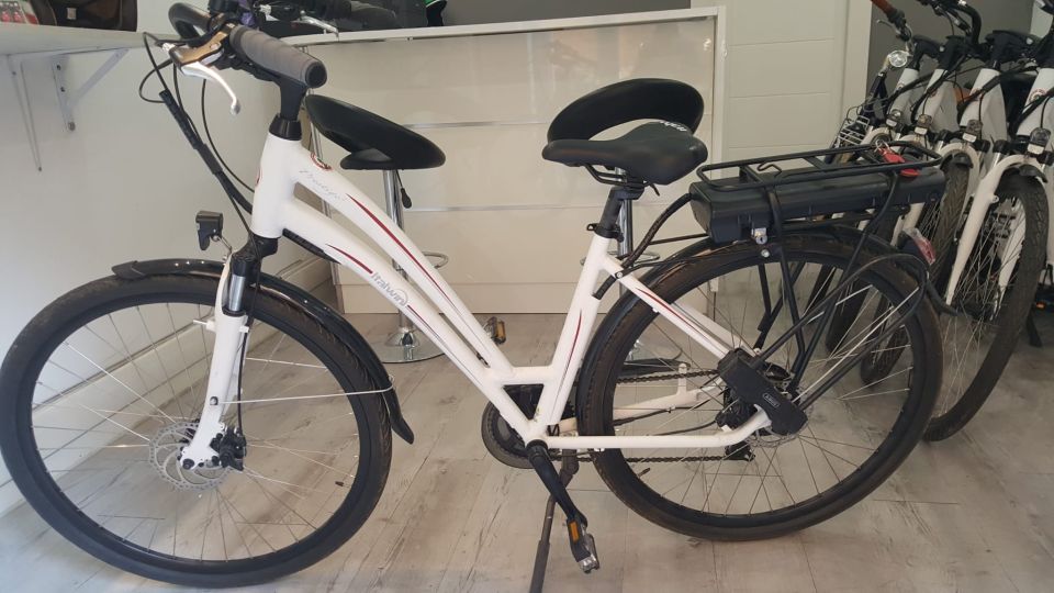 Rome: Electric Bike Rental Service