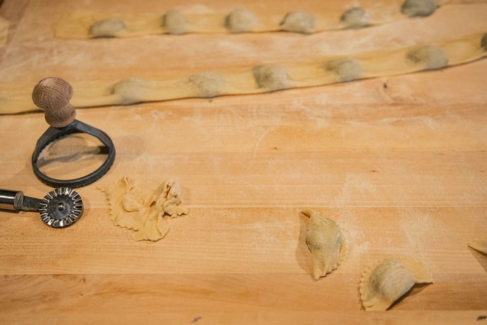 Rome: Pasta and Tiramisu Class at a Locals Home