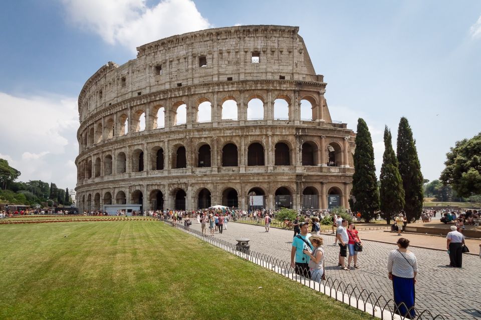 Rome: Semi-Private Colosseum&Roman Forum With Hotel Pickup