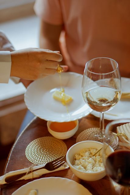 Rome: Wine and Delights Tasting on a Balcony, Piazza Navona