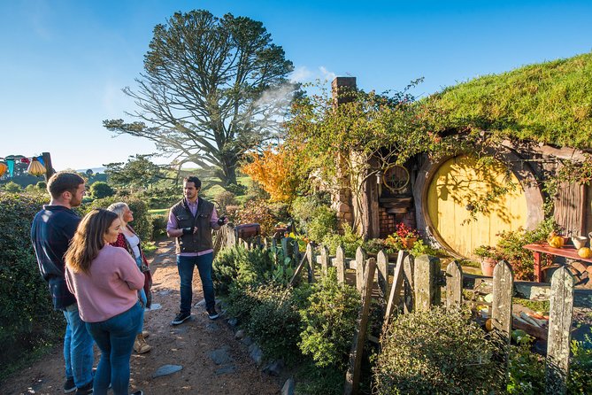 Rotorua to Auckland via Hobbiton Tour With Lunch – One Way