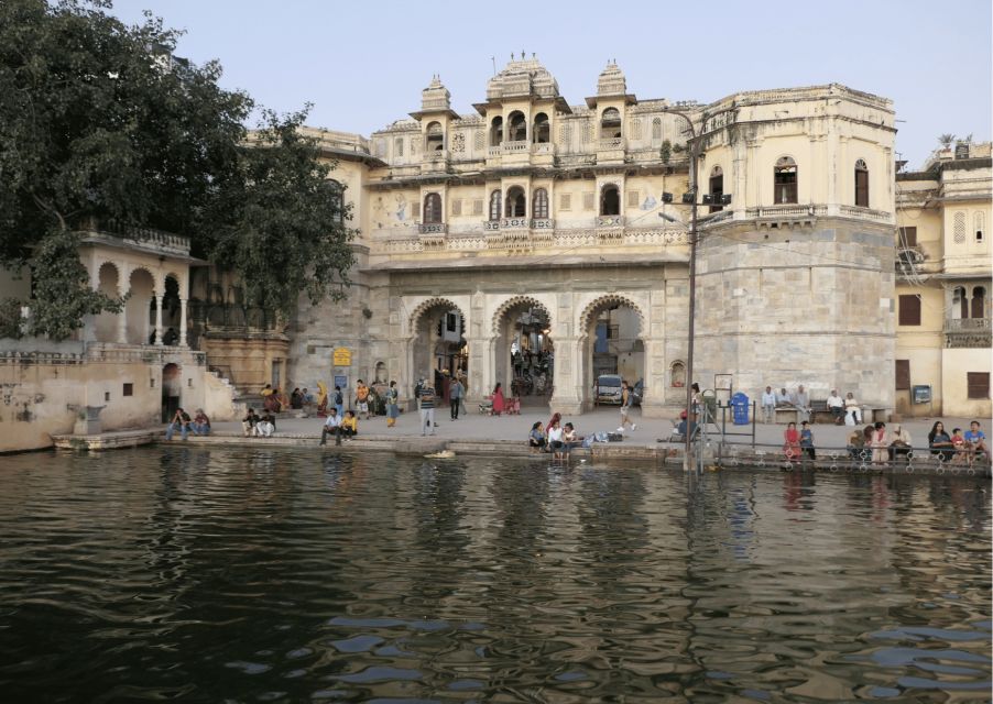 Royal Trails of Udaipur (Guided Half Day City Tour)