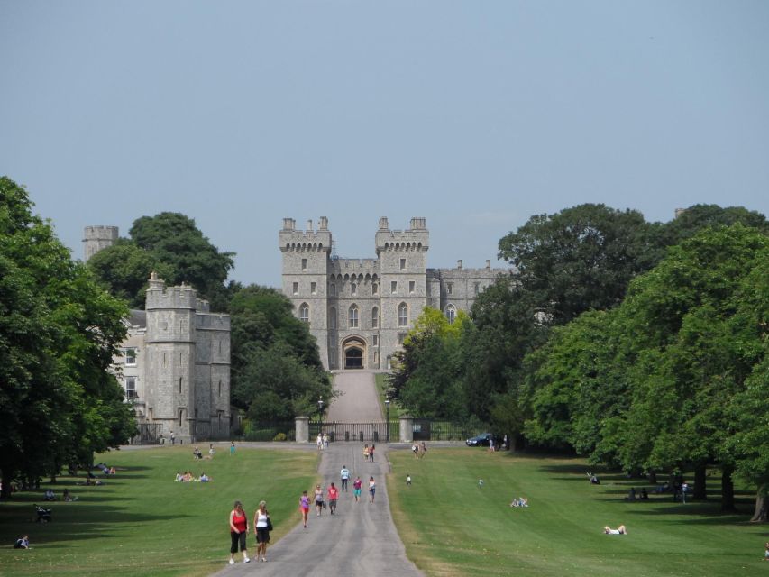 Royal Windsor Castle and Stonehenge Private Tour With Passes