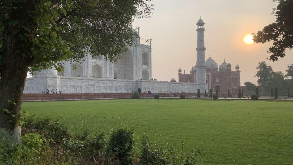 Same Day Agra Tour From Delhi To Agra by AC Car