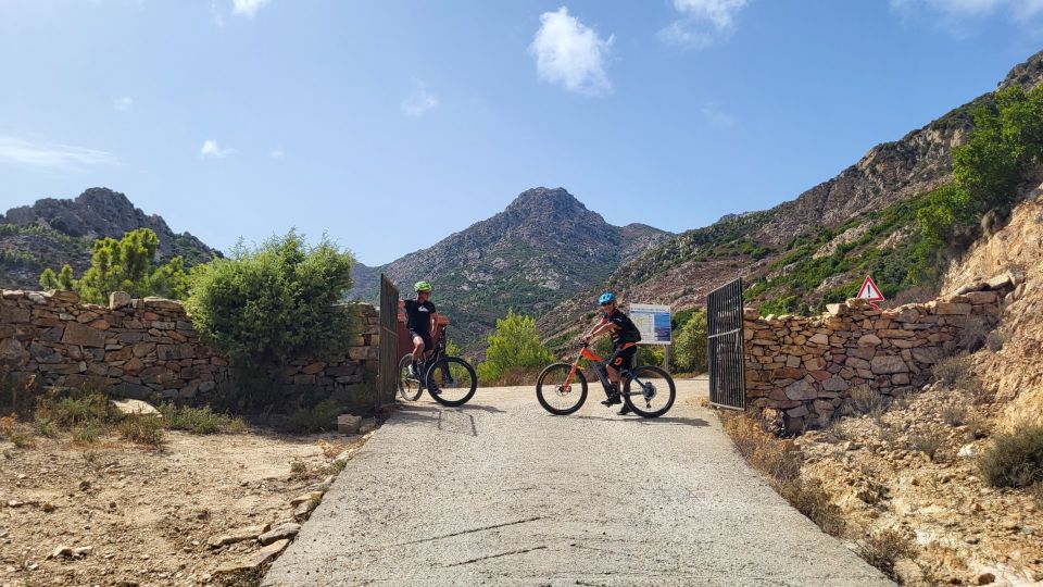 San Teodoro: Guided E-Bike Tour