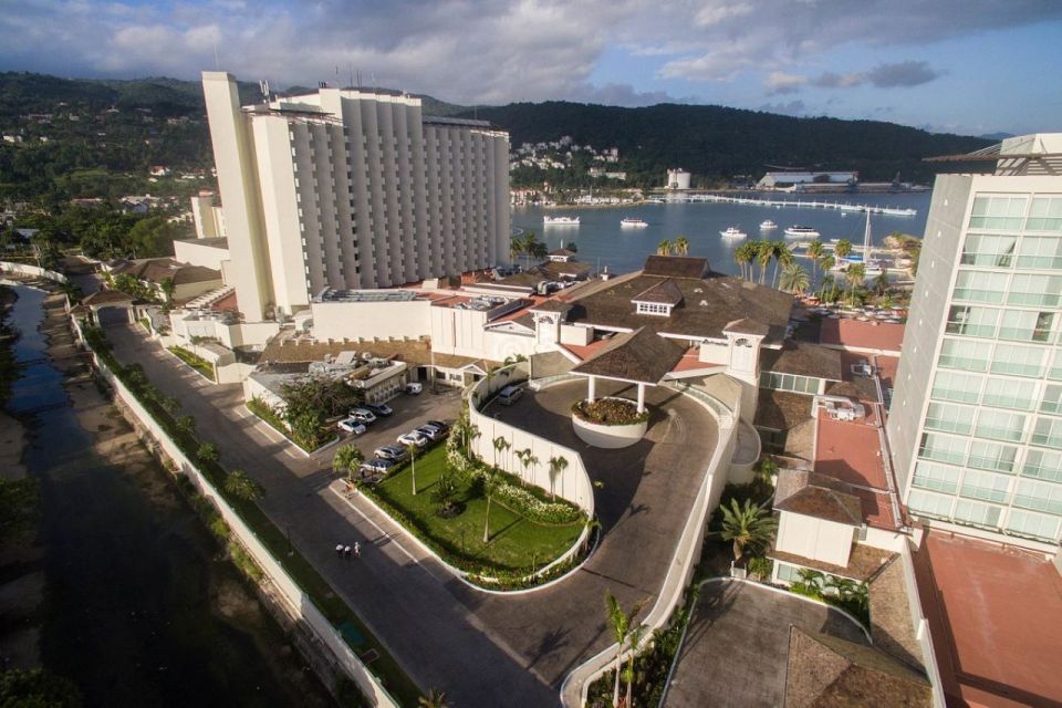 Sangster Airport (MBJ): Shared Transfer to Ocho Rios Hotels