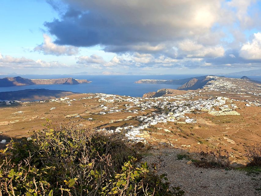 Santorini: Megalochori and Oia Guided Tour With Wine Tasting