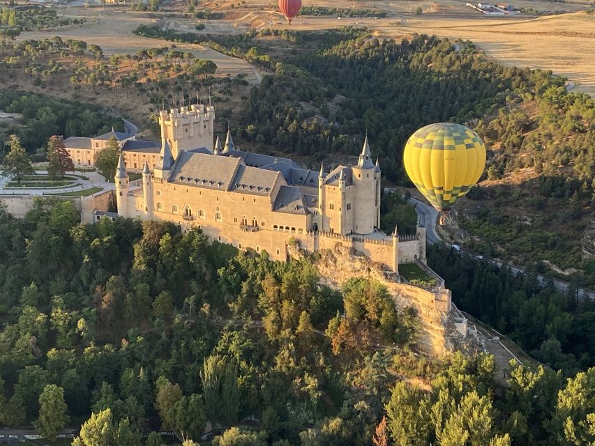 Segovia: Hot Air Balloon Ride With Picnic and Activity Video