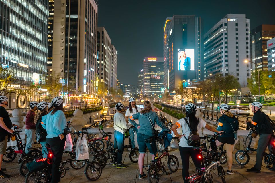 Seoul: Market Food Tour & Evening Ebike Ride