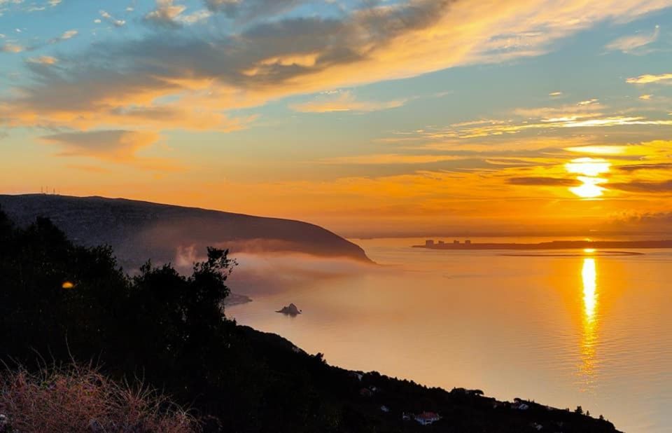 Sesimbra/Arrábida: Sunrise on Board Tour - Tour Details