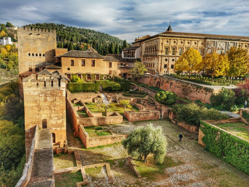 Seville: Alhambra Day Trip With Guide & Nasrid Palaces Entry