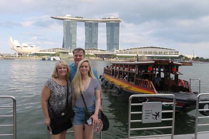 Singapore Group History & Culture Tour:River Cruise, Hawker Dinner & Tea Tasting