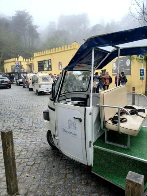 Sintra:1 Hour Tuk Tuk Experience to Pena Palace(3 Monuments)