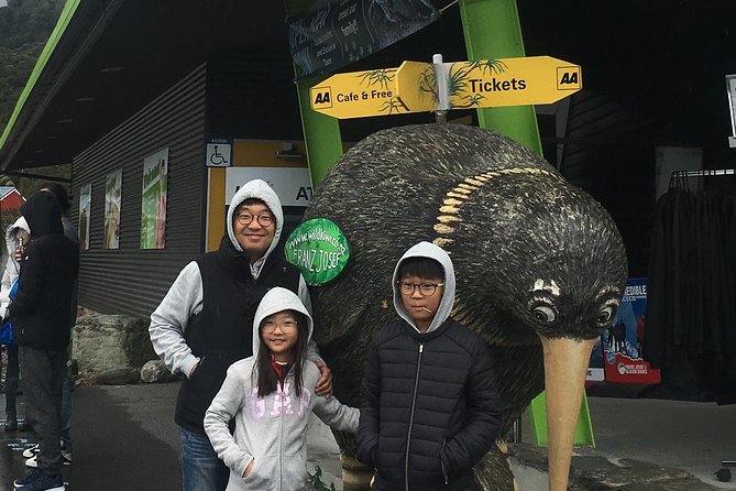 Skip the Line: Franz Josef Wildlife Center Ticket With Optional Backstage Pass