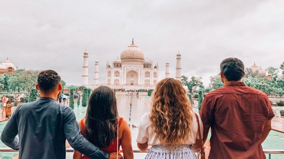 Skip the Line: Taj Mahal & Agra Fort From Delhi by Car