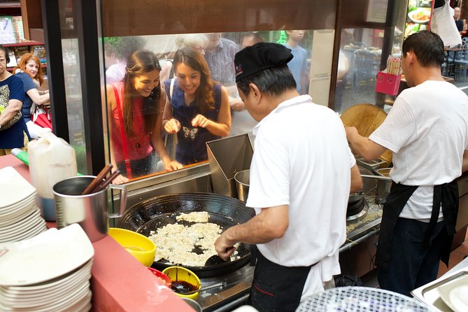 Small Group: Michelin and Local Hawker Food Tour