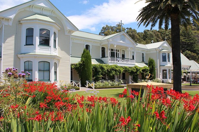 Small Group – Napier Wine Experience Tour – 5.5 – 6 Hours