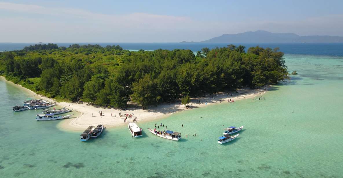 Snorkelling & Islandhopping Tour Karimunjawa (Sharing Tour)