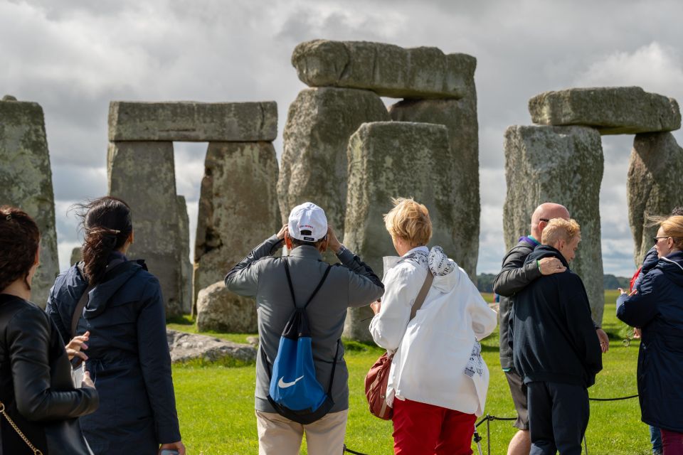 Southampton: Cruise Transfer to London via Stonehenge