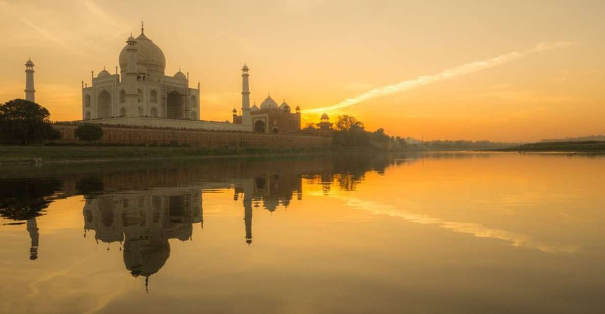 Splendor of Agra on a Day Tour by Gatimaan Train