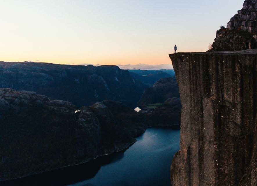 Stavanger: Guided Sunrise Hike to Pulpit Rock