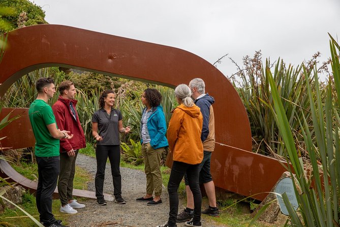 Stewart Island: Village and Bays Tour