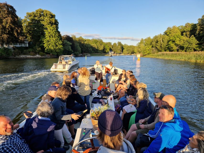 Stockholm: Electric Boat Tour With Live Music