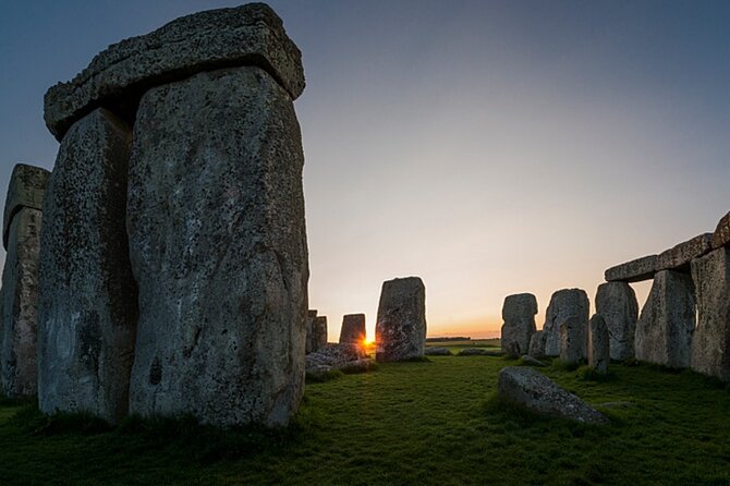 Stonehenge Special Access Guided Evening Tour From London