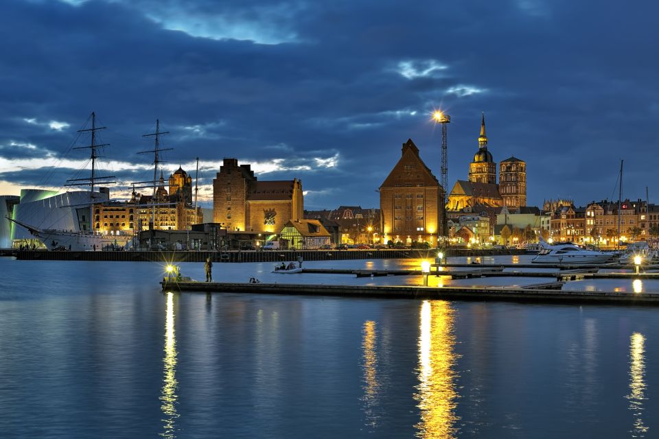 Stralsund: Old Town Evening Tour With a Night Watchman