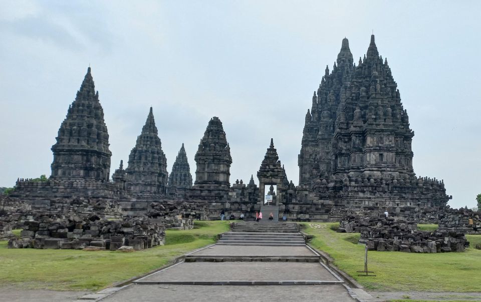 Sunset at Prambanan Temple & Ramayana Ballet Performance - Exploring Prambanan Temple