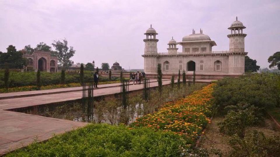 Taj Mahal And Agra Fort Tour By Gatimaan Train