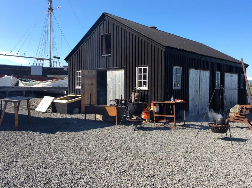 The Private Akranes Town Tour - Relaxation at Guðlaug Pool