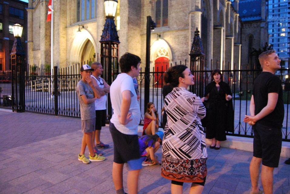 Toronto: Dark History Nighttime Walking Tour