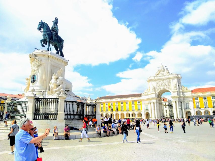 Tour of Lisbon Monuments and Viewpoints 4 Hours