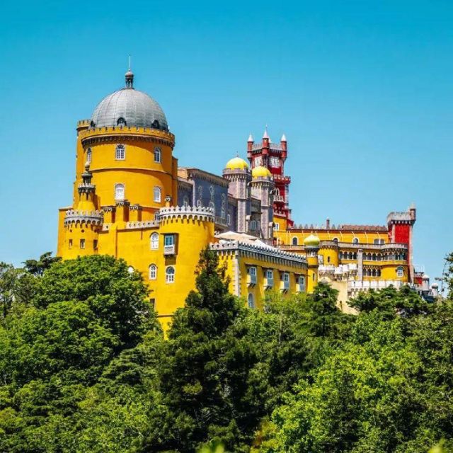 Tour Sintra – Castles and Visit to the Shore