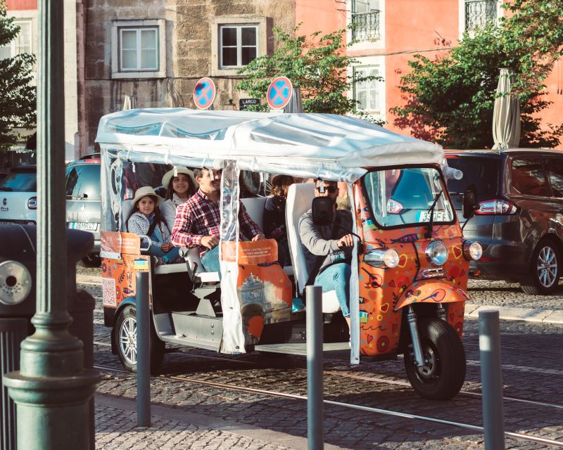 Tourist Tour in Alfama – the Tuk Experience