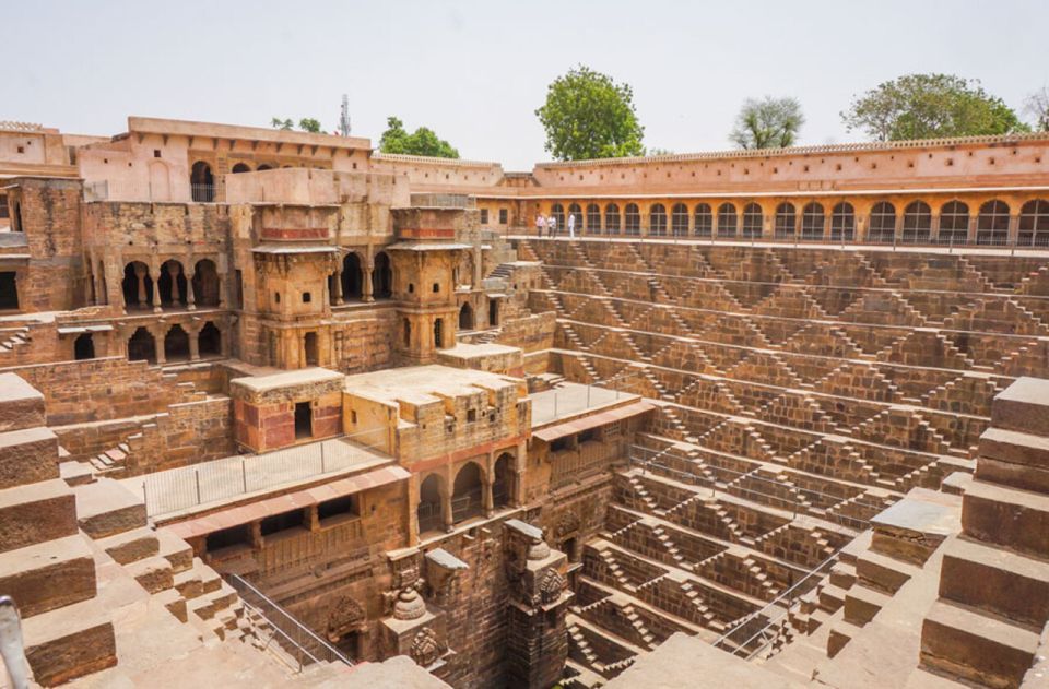 Transfer Agra To Jaipur Via Fatehpur Sikri & Stepwell