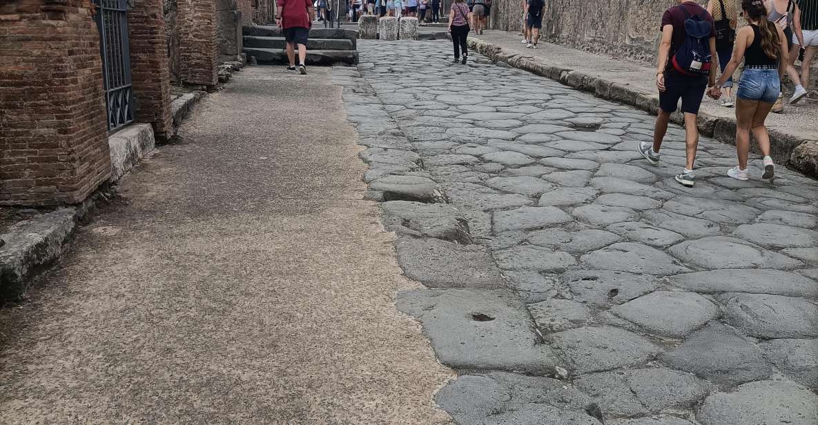 Transfer From Naples With 2hr Stop at Pompeii Site and Back